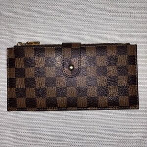 Daisy Rose checker wallet